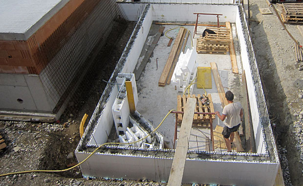 Tag 64 - Die erste Etappe des Pools ist fertig - GRÖSSWANG